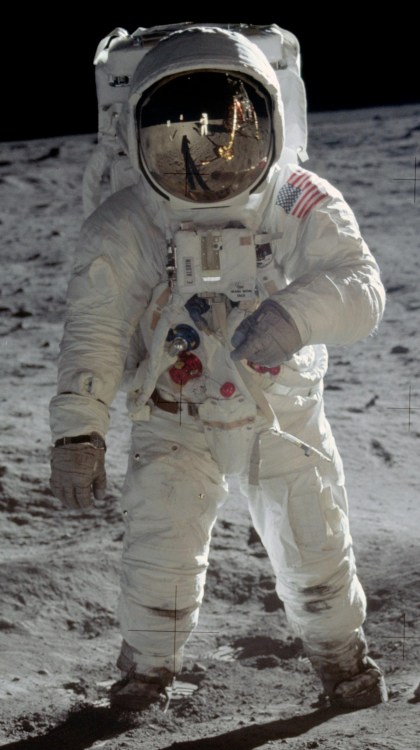 .resize_Buzz_Aldrin_Apollo_Spacesuit.jpg